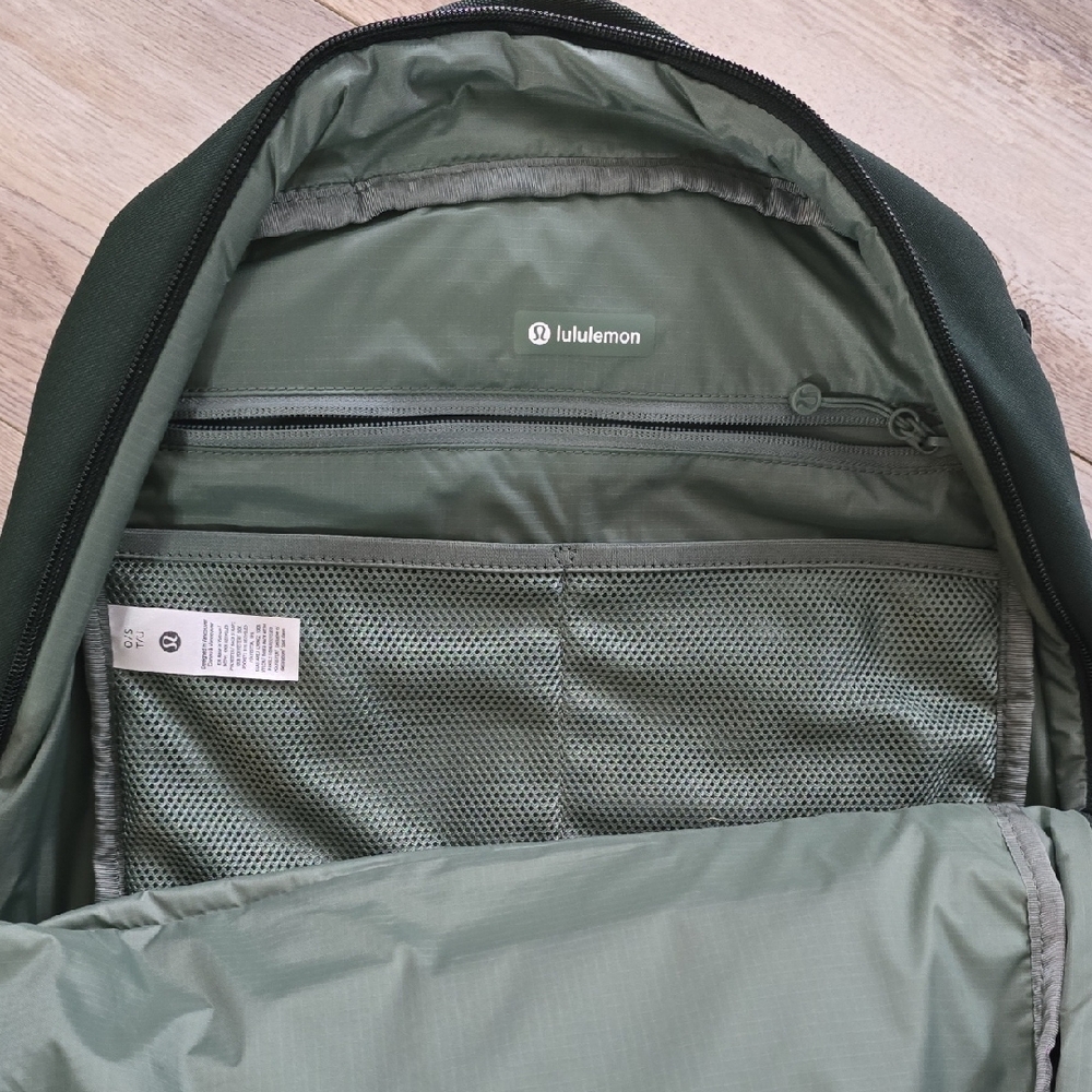 Nwot Double-Zip Backpack Green Backpack - image 4